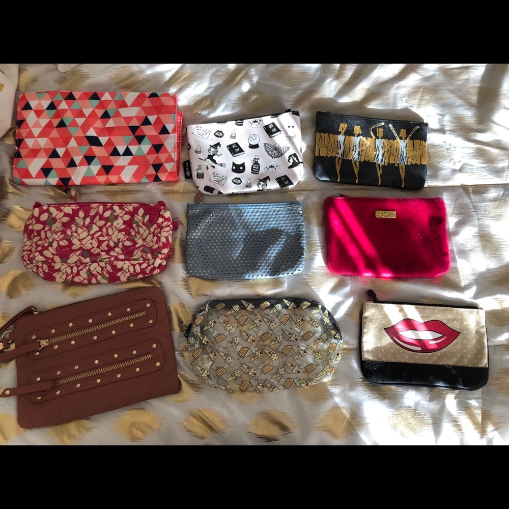 8 Small bags and 1 Makeup brush organizer